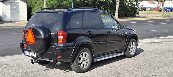 Toyota RAV4 4 of 7