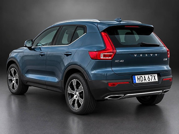 Volvo XC40 3 of 17
