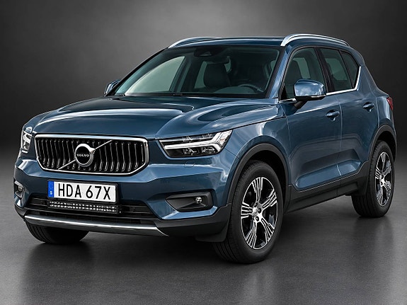 Volvo XC40 2 of 17