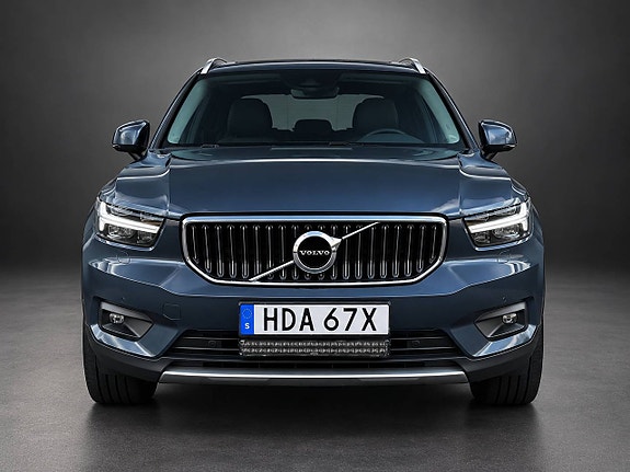 Volvo XC40 4 of 17