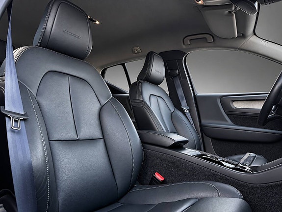 Volvo XC40 7 of 17