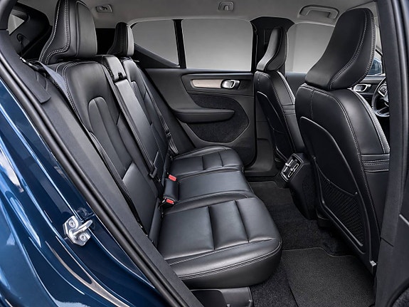 Volvo XC40 10 of 17