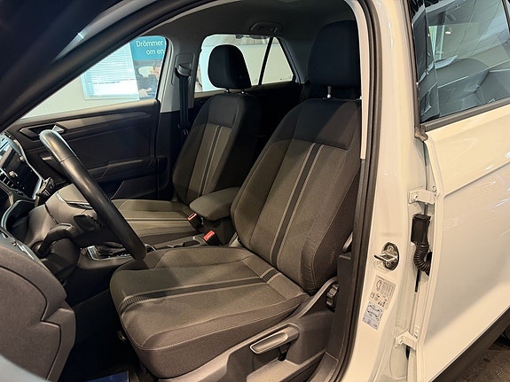Volkswagen T-Roc 10 of 25