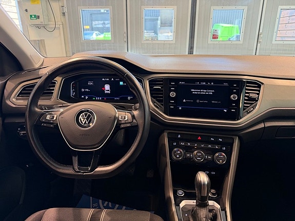 Volkswagen T-Roc 8 of 25