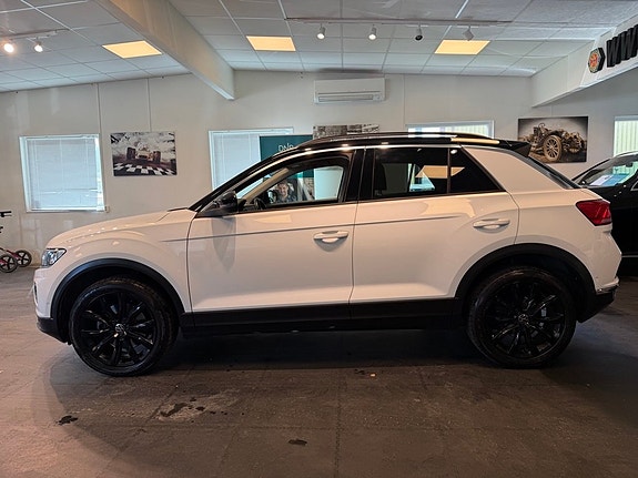 Volkswagen T-Roc 21 of 25