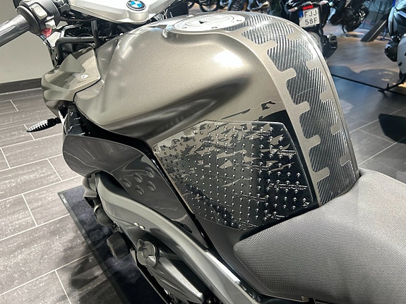 BMW K1300R Slipon/Sidoväskor/Kolfiber BellyPan/4168 mil 10 of 17