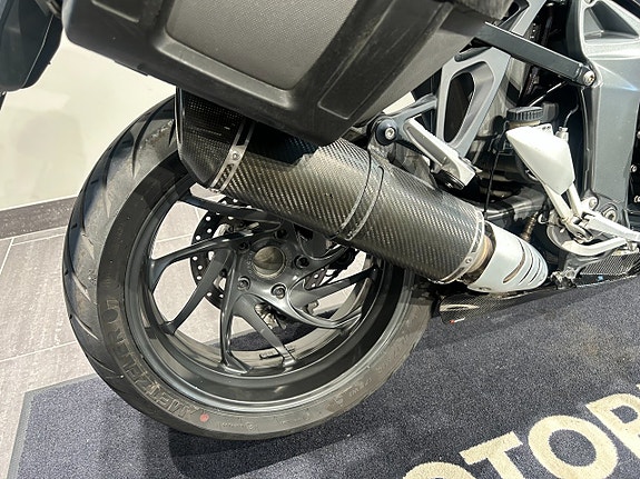 BMW K1300R Slipon/Sidoväskor/Kolfiber BellyPan/4168 mil 14 of 17