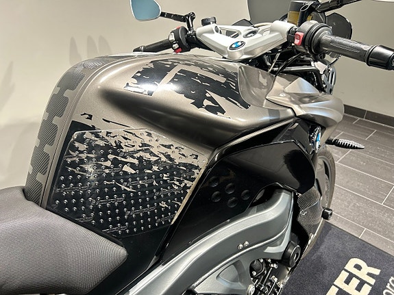 BMW K1300R Slipon/Sidoväskor/Kolfiber BellyPan/4168 mil 11 of 17