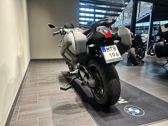 BMW K1300R Slipon/Sidoväskor/Kolfiber BellyPan/4168 mil 3 of 17