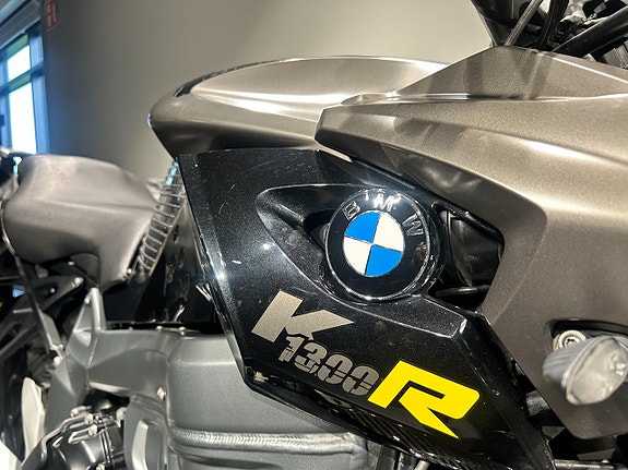 BMW K1300R Slipon/Sidoväskor/Kolfiber BellyPan/4168 mil 12 of 17