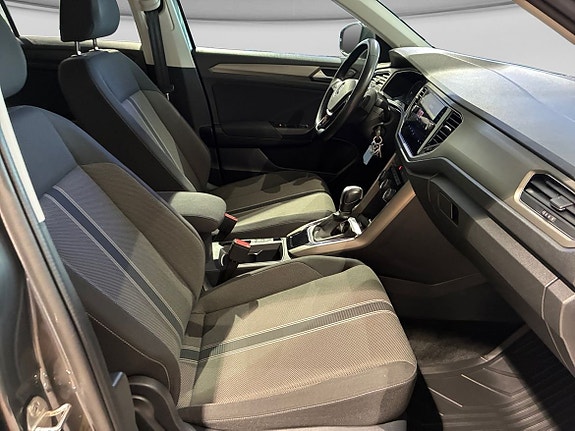 Volkswagen T-Roc 10 of 14