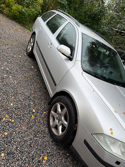 Skoda Octavia 2 of 6