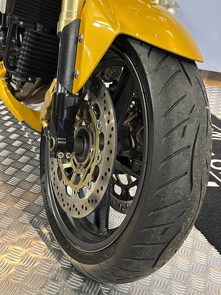 Triumph SPEED Triple 1050 9 of 16