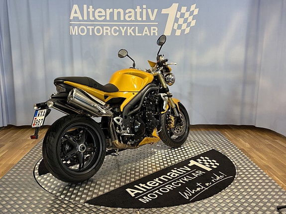 Triumph SPEED Triple 1050 2 of 16