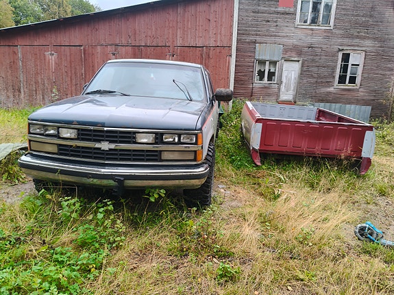 Chevrolet Silverado 1500 2 of 5