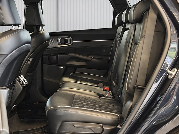 Kia Sorento 14 of 29