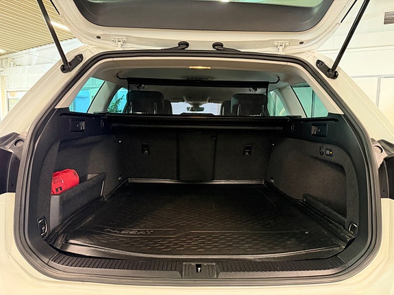 Volkswagen Passat Alltrack 5 of 22