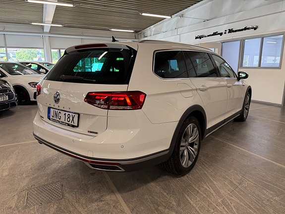 Volkswagen Passat Alltrack 3 of 22