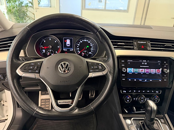Volkswagen Passat Alltrack 10 of 22