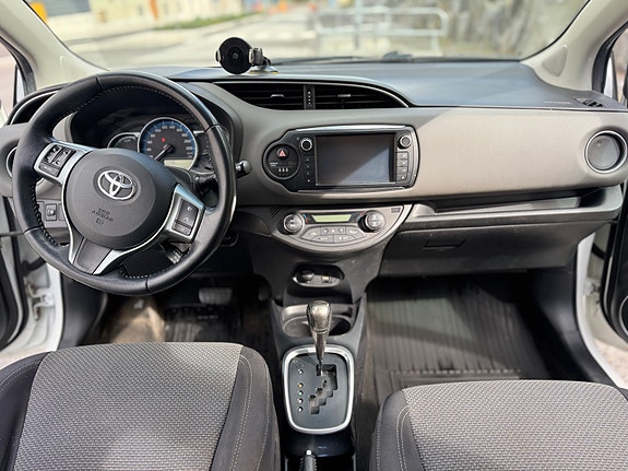 Toyota Yaris 3 of 19