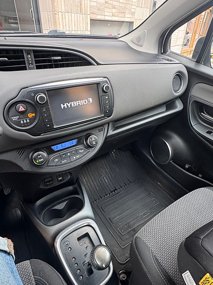 Toyota Yaris 17 of 19