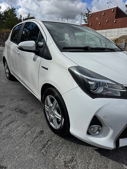 Toyota Yaris 12 of 19