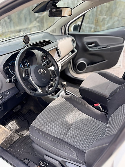 Toyota Yaris 10 of 19