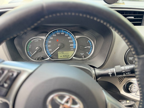 Toyota Yaris 19 of 19