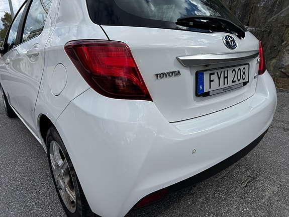 Toyota Yaris 15 of 19