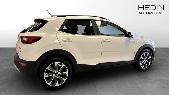 Kia Stonic 2 of 12