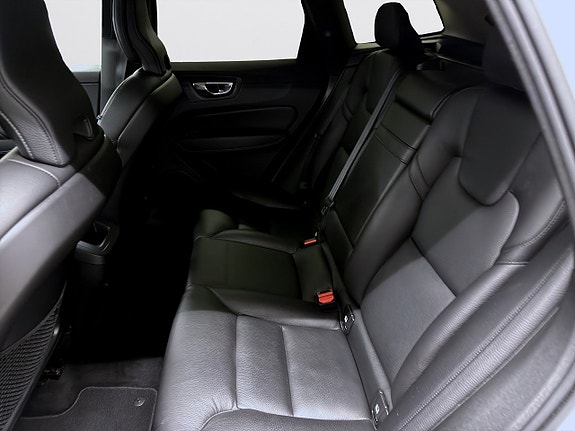 Volvo XC60 10 of 16