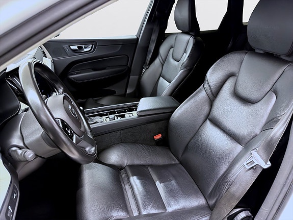 Volvo XC60 13 of 16
