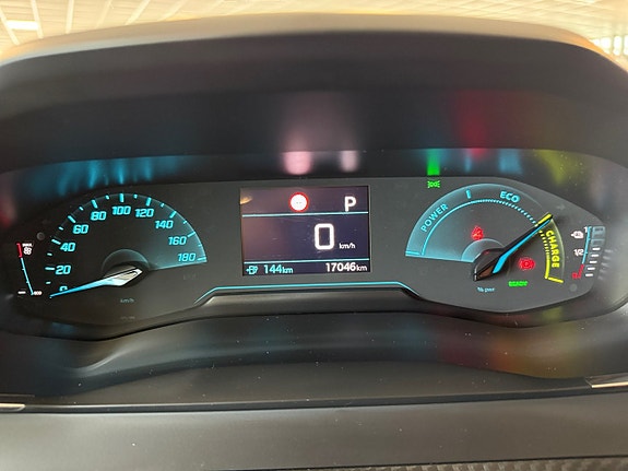 Peugeot e-208 13 of 18