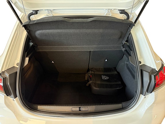 Peugeot e-208 17 of 18