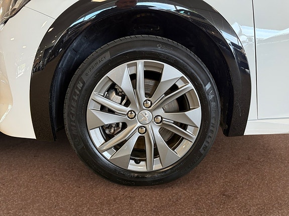 Peugeot e-208 9 of 18