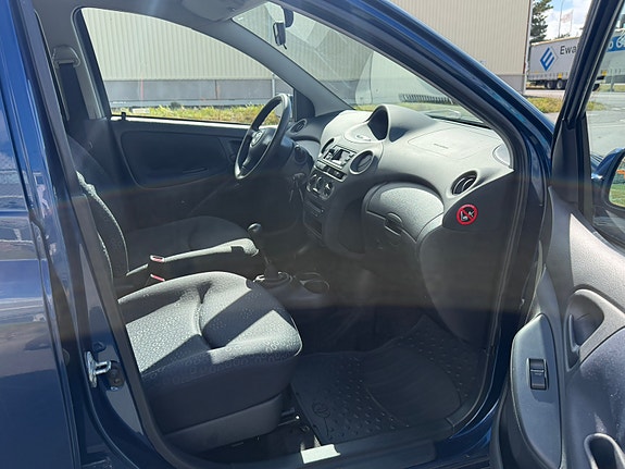 Toyota Yaris 7 of 8