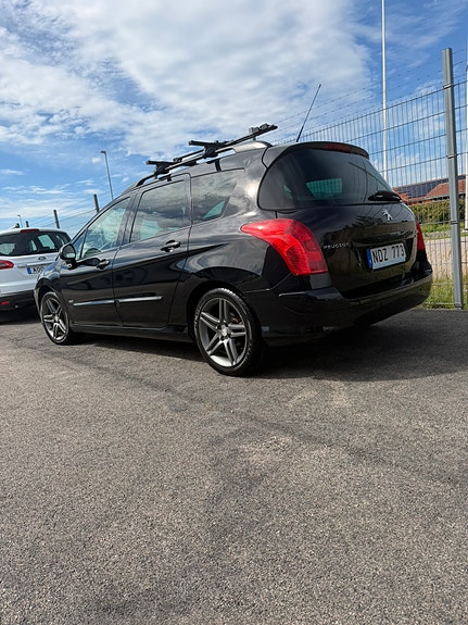 Peugeot 308 SW 4 of 6