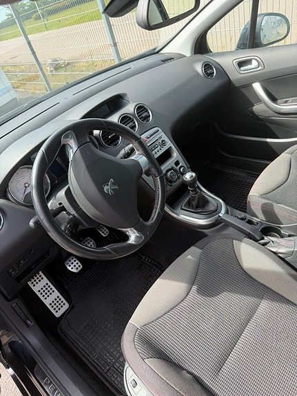 Peugeot 308 SW 5 of 6