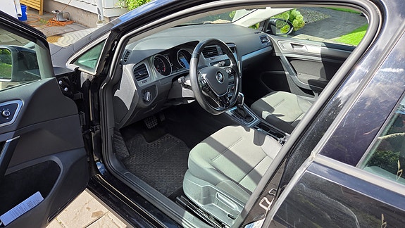 Volkswagen Golf VII 7 of 11