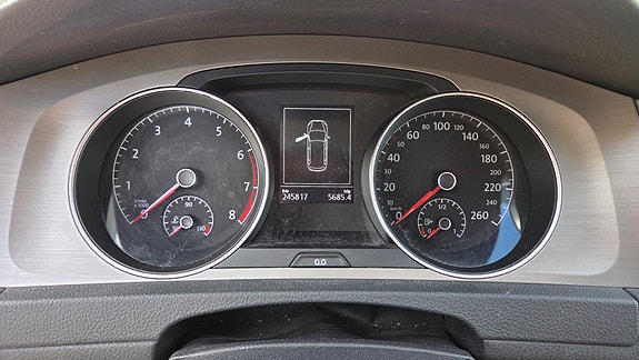 Volkswagen Golf VII 10 of 11
