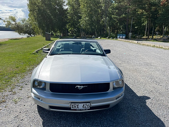 Ford Mustang 4 of 8