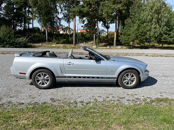 Ford Mustang 3 of 8