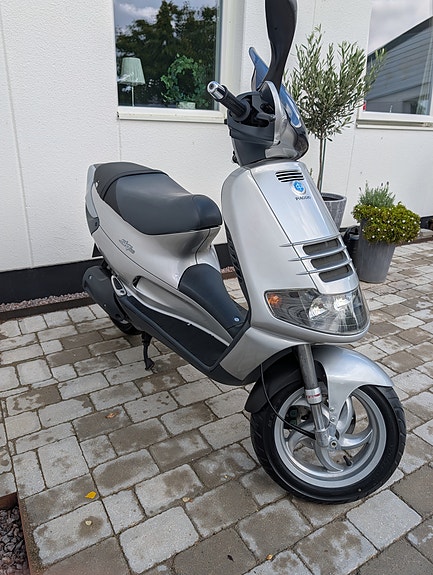 Piaggio Skipper 125 4T (Nybes, Låga mil, Mycket fint skick) 2 of 13