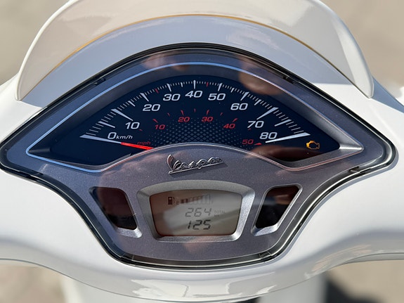 Piaggio Vespa Sprint Justin Bieber Edition 4 of 7