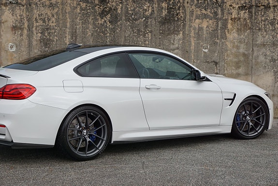BMW M4 12 of 30