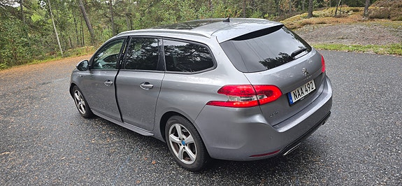 Peugeot 308 SW 4 of 10