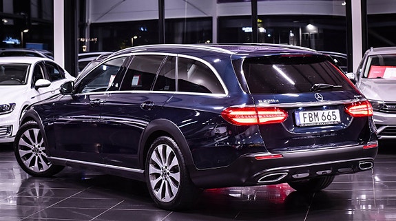 Mercedes-Benz E220 d 3 of 23