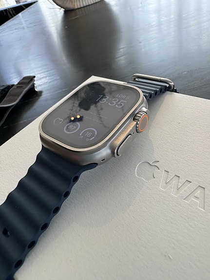 Apple Watch Ultra 2 smartklocka titan med flera armband - e-sim image 4