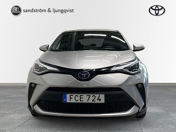 Toyota C-HR 2 of 11