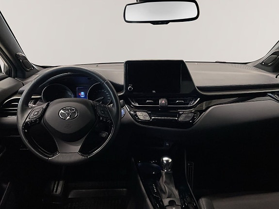 Toyota C-HR 8 of 11